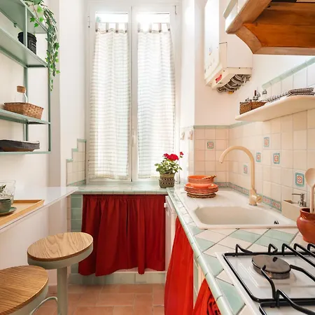 Elegant Beachfront House In The Heart Of Ostia *