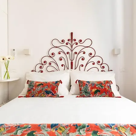 Elegant Beachfront House In The Heart Of Ostia