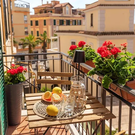 Elegant Beachfront House In The Heart Of Ostia