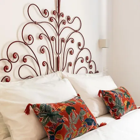 Elegant Beachfront House In The Heart Of Ostia *